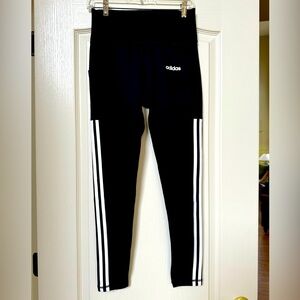 Adidas Ladies Medium Black Climalite Leggings with a side pocket NWOT